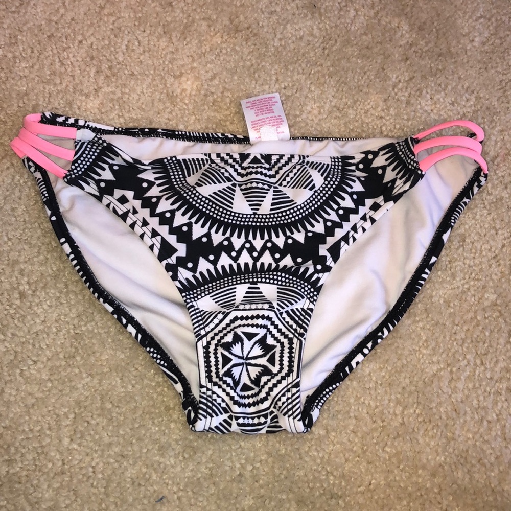 Patterned bikini bottoms